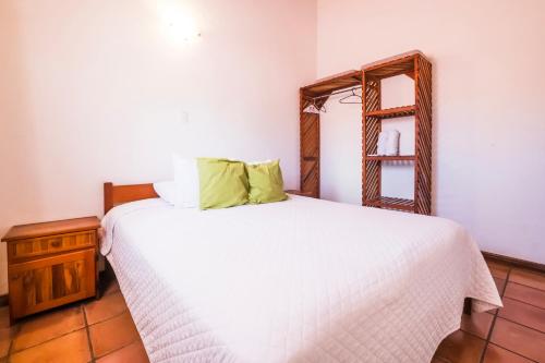 Ola Bonita BeachFront Apart Hotelにあるベッド