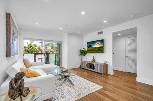 a living room with a white couch and a table at Amazing, Spacious Unit, Heart LA in Los Angeles