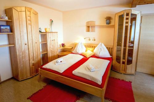 a bedroom with a bed with two towels on it at Gästehaus Biobauernhof Mandl in Murau