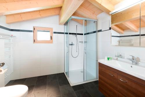 Bilik mandi di Apartment Alpenblume - GRIWA RENT AG