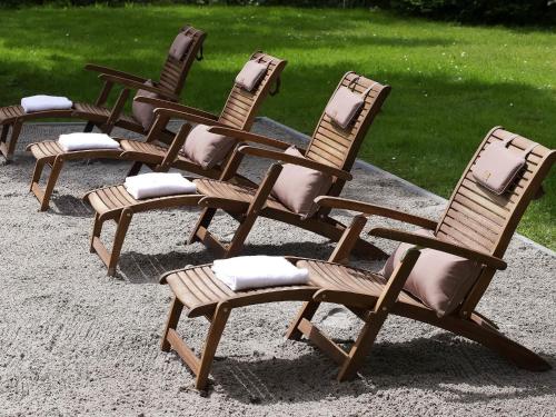 a row of rocking chairs sitting in a circle at Mercure Hotel Saarbrücken Süd in Saarbrücken