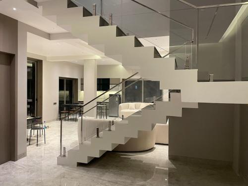 Φωτογραφία από το άλμπουμ του The Villa Exotica with Pool, Lawn and Indoor Games σε Alibaug