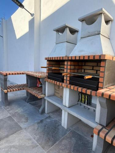 Luxury Villa Sleeps 15, Heated Pool, Jacuzzi, Sauna, & Gym