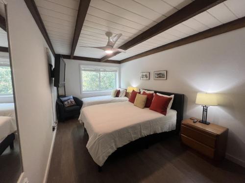a bedroom with two beds and a ceiling fan at Sun & Ski in Sun Valley