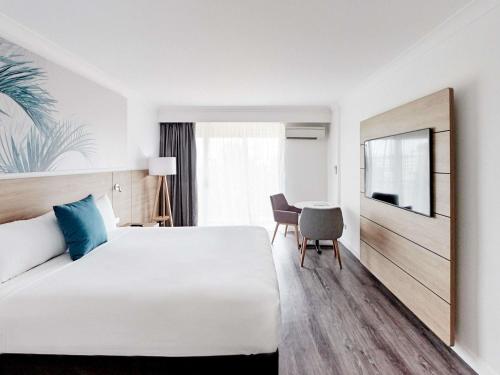 Postel nebo postele na pokoji v ubytování Novotel Cairns Oasis Resort