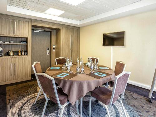TV a/nebo společenská místnost v ubytování Sofitel Quiberon Thalassa sea & spa