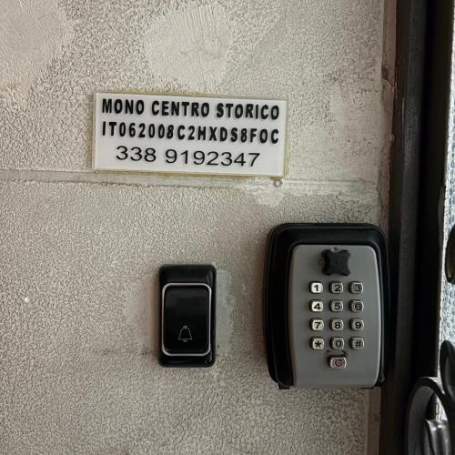 an office door with a phone and a sign on it at mono centro storico in Benevento
