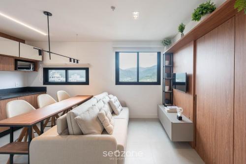 TV a/nebo společenská místnost v ubytování MHFs - Apts Variados em Prédio com Vista para o Mar em Itapema
