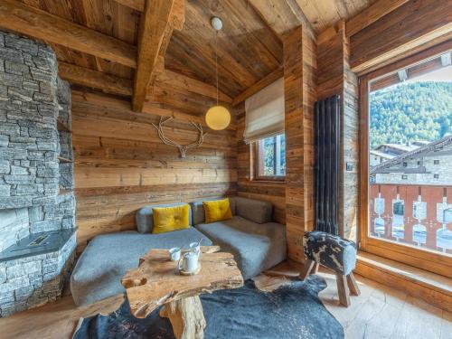 Кровать или кровати в номере Appartement raffiné avec cheminée, balnéo et Wi-Fi à Val-d’Isère - FR-1-694-44