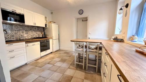 Large appartement downtown with parking