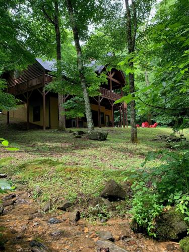 a house in the middle of a forest at The Feisty Fox in Sugar Mountain