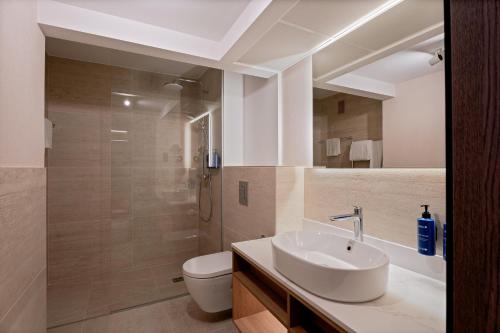 Salle de bains dans l'établissement Radisson Blu Hotel & Spa, Daugava Riga