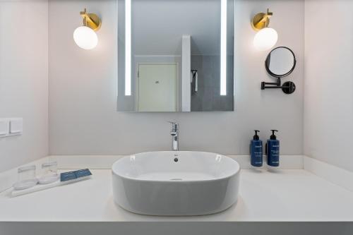 Salle de bains dans l'établissement Radisson Blu Hotel & Spa, Daugava Riga