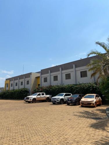 a group of cars parked in front of a building at Vale dos Carajás Hotel in Parauapebas