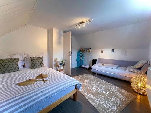 Llit o llits en una habitació de Casa Wellness am Wald 140 qm Bed & Breakfast & Wellness