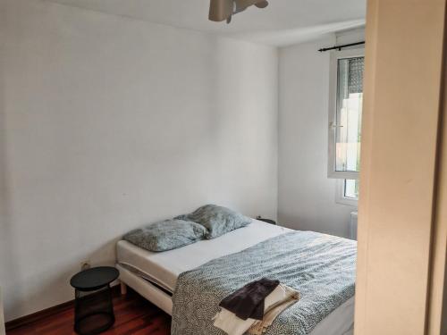 Ein Bett oder Betten in einem Zimmer der Unterkunft Charmant appartement au centre