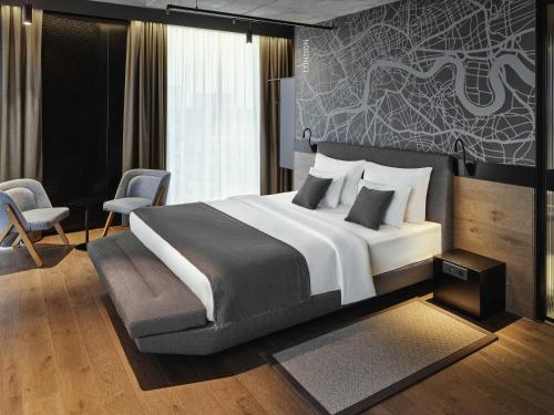 Кровать или кровати в номере Mövenpick Zagreb