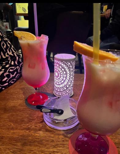 two cocktails on a wooden table with at Zak Neuhausen in Neuhausen am Rheinfall
