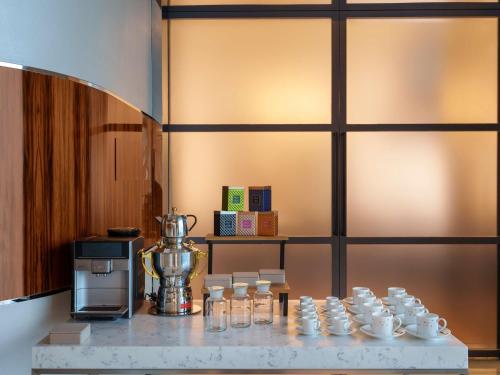 Příslušenství pro přípravu čaje a kávy v ubytování Fairmont Doha