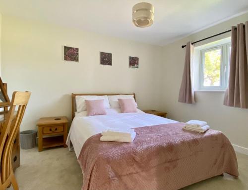 a bedroom with a bed with two towels on it at 5 Bed in Washbrook oc-m33105 in Hintlesham