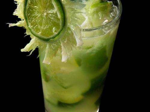a glass filled with a drink with a slice of lime at ibis Styles Maceió Pajuçara in Maceió