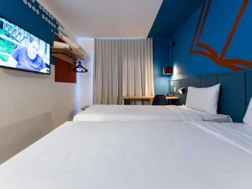 Una cama o camas en una habitación de ibis Styles Poços de Caldas