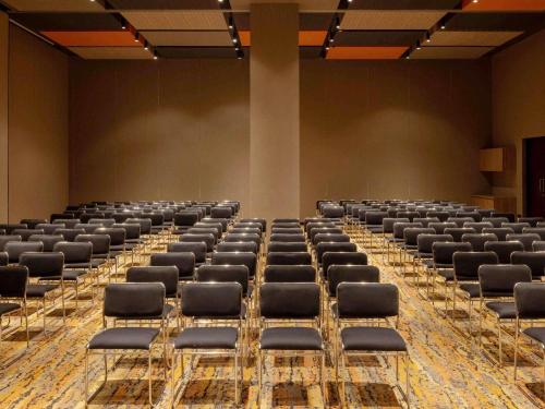 ibis Thane - An Accor Brandにあるビジネスエリアまたは会議室