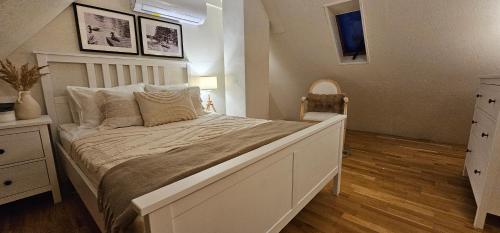 a bedroom with a large bed in a room at Pond View Cabin in Būda