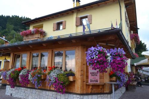 a building with lots of flowers in front of it at Albergo Aurora in Vignola
