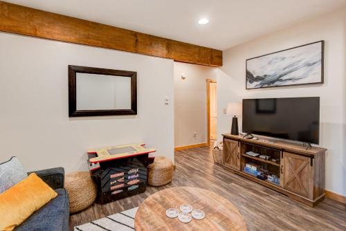 Μια τηλεόραση ή/και κέντρο ψυχαγωγίας στο Beaver Rock Lodge