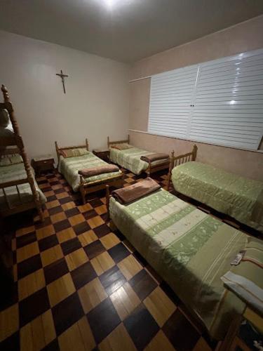 Postel nebo postele na pokoji v ubytování Pousada Irmãs Franciscanas