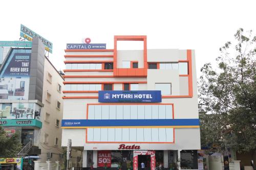 un edificio con un cartel que lee un hotel ingenioso en Collection O Mythri Hotel Near By ECIL, AS RAO Nagar, Sainikpuri, en Hyderabad