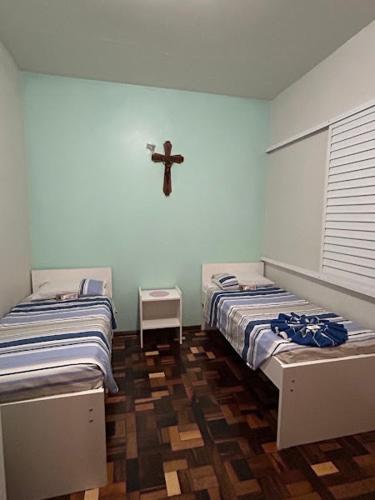 Postel nebo postele na pokoji v ubytování Pousada Irmãs Franciscanas