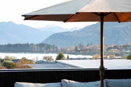 Gallery image of Great Lake View, Very Central, Modern Wanaka House, 3 En-suites in Wanaka