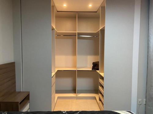 a bedroom with a closet with glass doors at Ed. Connext Loft (ref. Hotel Mercure Boulevard) in Curro Velho
