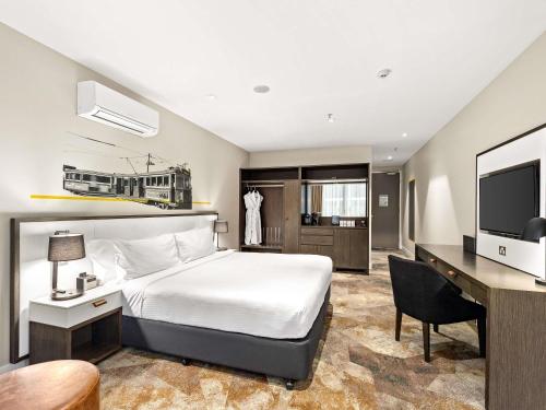 Una cama o camas en una habitación de Peppers Docklands
