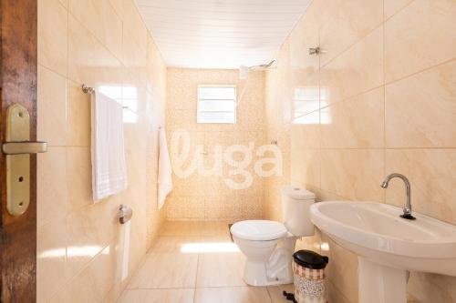 Koupelna v ubytování Casa c/ Piscina: Férias de Descanso em Pontal