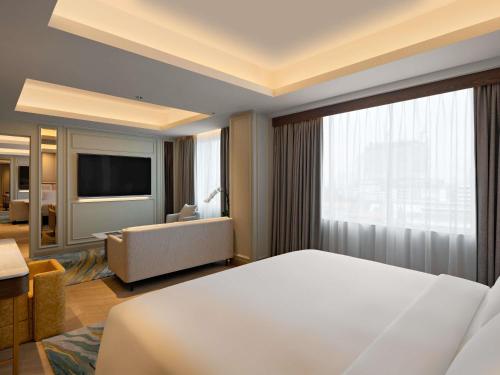 Телевизор и/или развлекательный центр в Mövenpick Hotel Jakarta City Centre