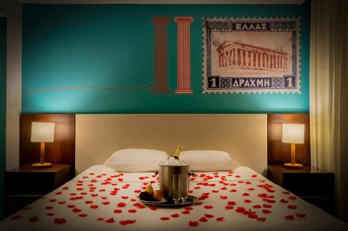 a hotel room with a bed with a table with a pot on it at ibis Styles Sorocaba Santa Rosalia in Sorocaba