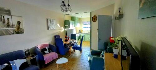 Χώρος καθιστικού στο Albizias I