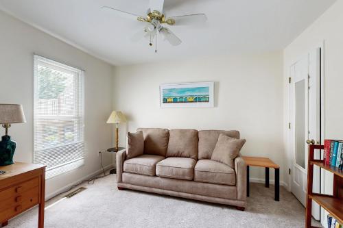Posezení v ubytování Sea Colony - 56090 Whispering Pines Ct