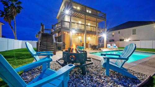 Bazén v ubytování Boots Beaches AvantStay Golf Cart Brd Walk nebo v jeho okolí