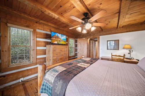 a bedroom with a bed and a ceiling fan at Mountain Masterpeace in Banner Elk