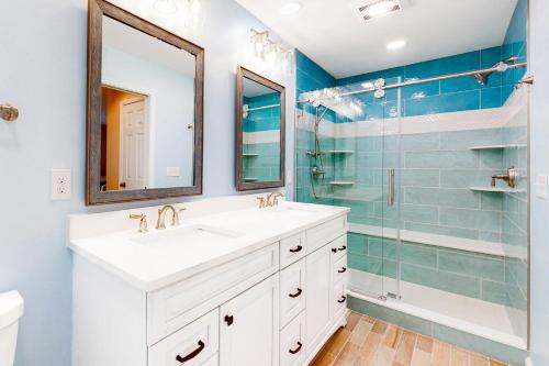 Ένα μπάνιο στο Sea Colony - 56091 Whispering Pines Ct