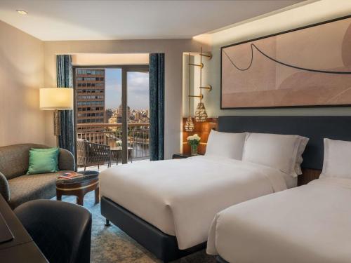 Кровать или кровати в номере Sofitel Cairo Downtown Nile