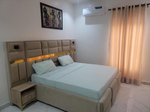 Galeriebild der Unterkunft Evarest Metrostay Global in Sangotedo