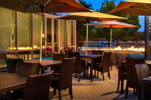 Ресторан / где поесть в Courtyard by Marriott Philadelphia South at The Navy Yard