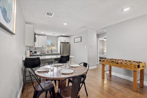 a dining room with a table and a chess board at Museums Cozy Med Center Apt BBQ Fire Pit Games in Houston