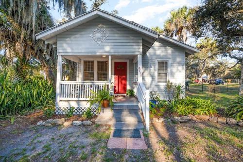 a small white house with a red door at Charming 2Bd 1Bth Cottage near River - Melwood in Melbourne