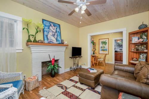 a living room with a couch and a fireplace at Charming 2Bd 1Bth Cottage near River - Melwood in Melbourne